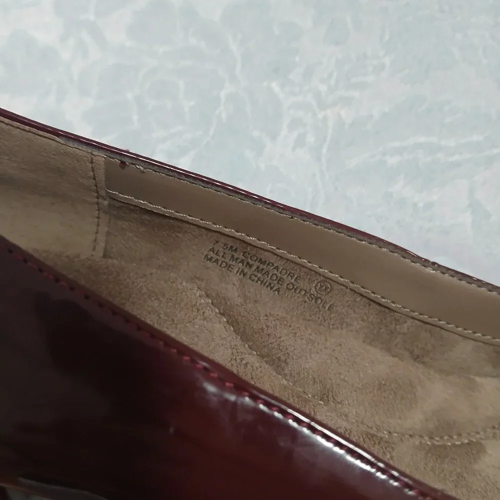 Aerosoles Women's Compadre Pump in Maroon Faux Patent Leather Size 7.5